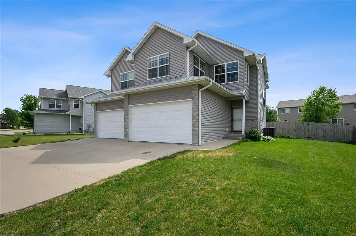 77 N Park Ridge Rd North Liberty — Photo 1