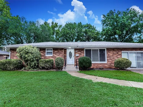 125 Barrington Dr, Belleville, IL 62223