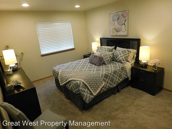 3rd image of 5915 Lake Grove St SW #101