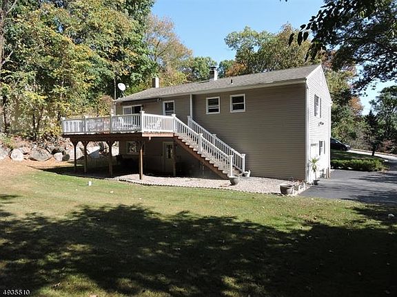 4th image of 85 Woodland Dr