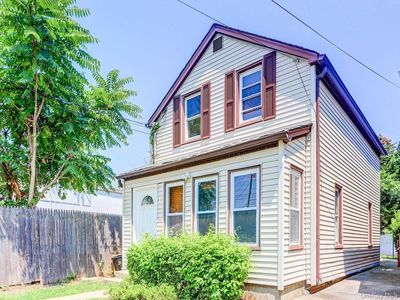 39 Bay Avenue, Hicksville, NY, 11801