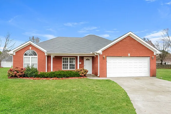 3 bed, 2.0 bath, 1555 sqft, $1,575 — Photo 1