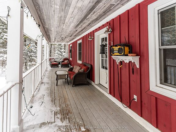 3rd image of 1039 Falkenburg Rd