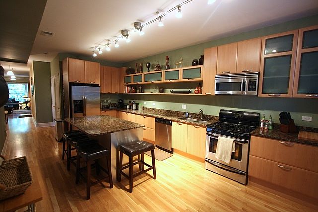 2nd image of 1019 W Winona St #P-1