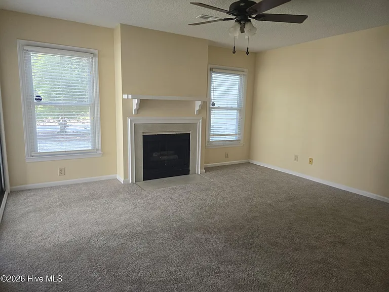 109 W Victoria Ct #A — Photo 1