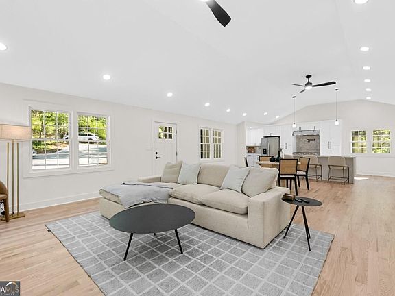 5th image of 3154 Briarcliff Way