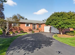 412 Oakridge Dr, Ottawa, IL 61350