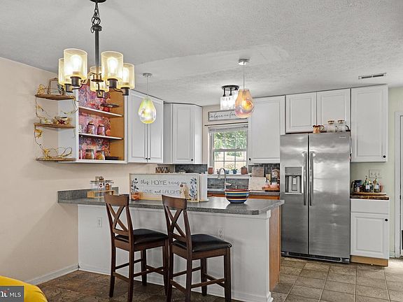 5th image of 129 Alger Ln