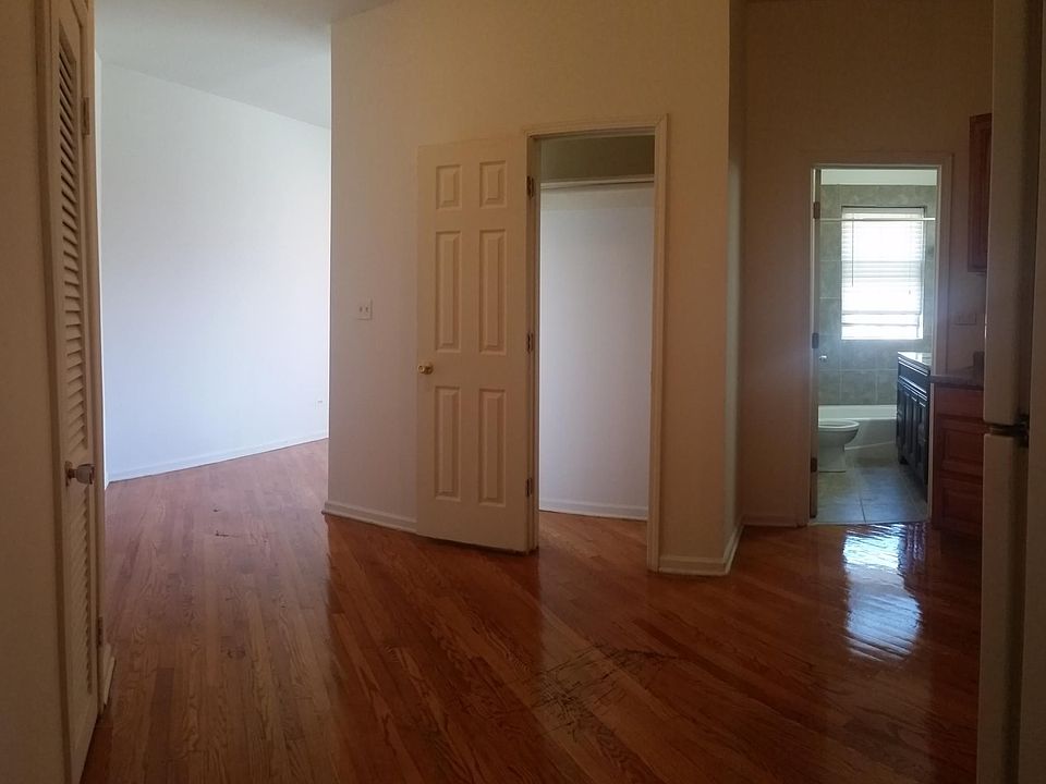 2nd image of 2316 N California Ave APT 9-2