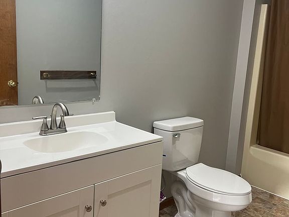 2nd image of 1611 Ashman St #10