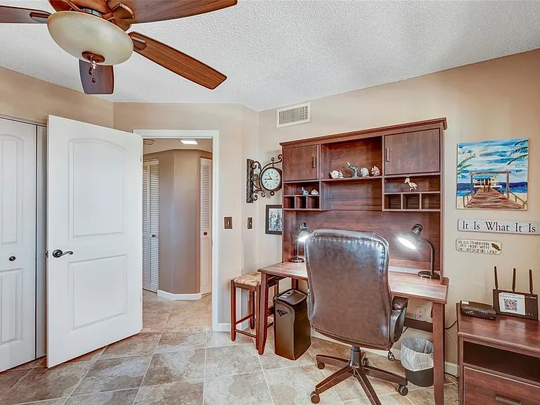 4040 Ironwood Cir #406F — Photo 22