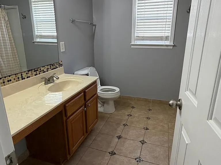 4008 Remington Oaks Cir — Photo 13