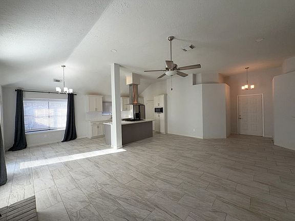 3rd image of 218 Bedford Ln