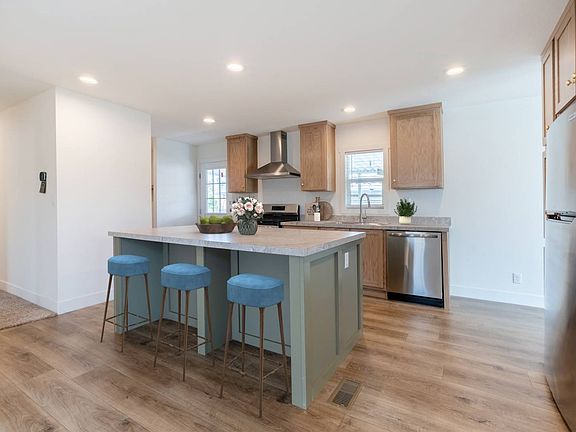 5th image of 601 N Kirby St #183