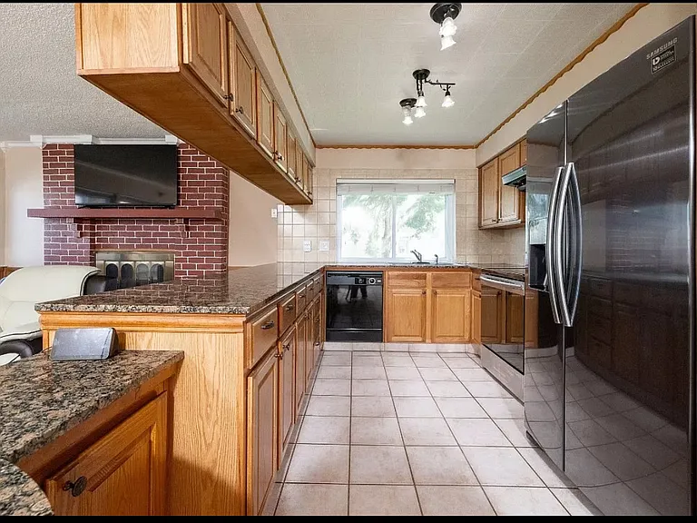 2621 Lemmontree Ln — Photo 9