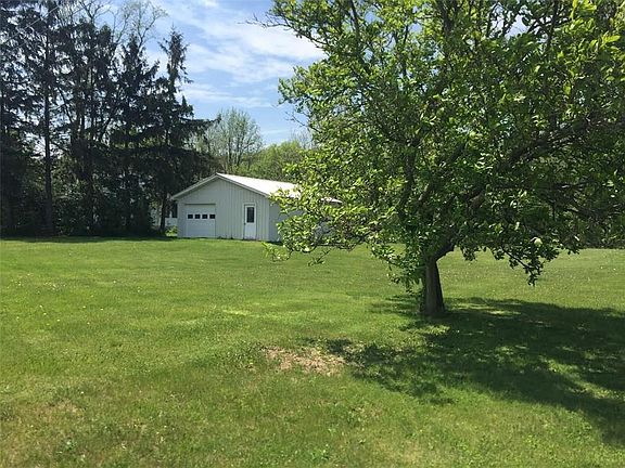 2nd image of 5 Hoffman Dr