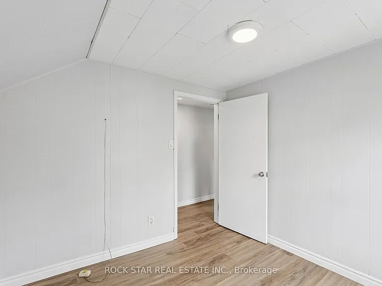 26 Albina St #UPPER — Photo 6