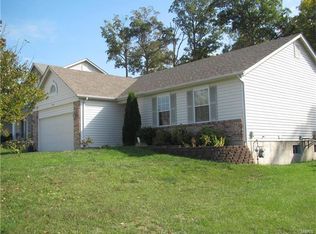 1055 Schumacher Rd, Fenton, MO 63026