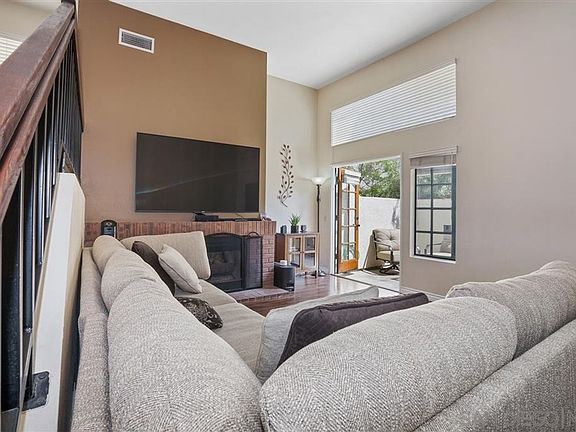 3rd image of 1427 Summit Dr