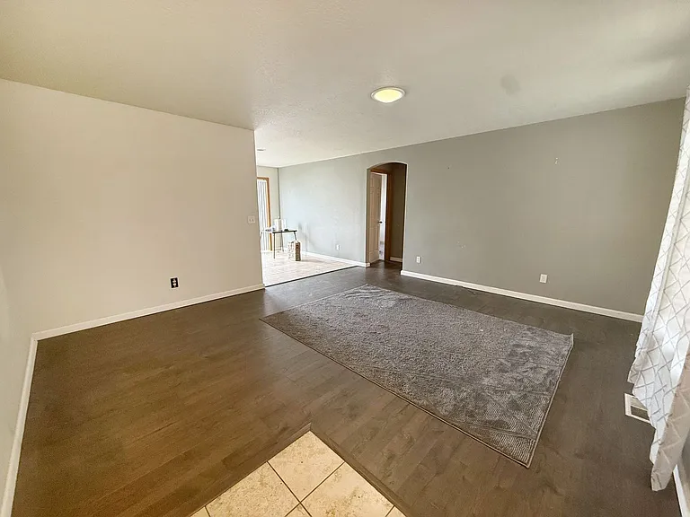 3101 Meadow Glen Ln — Photo 6