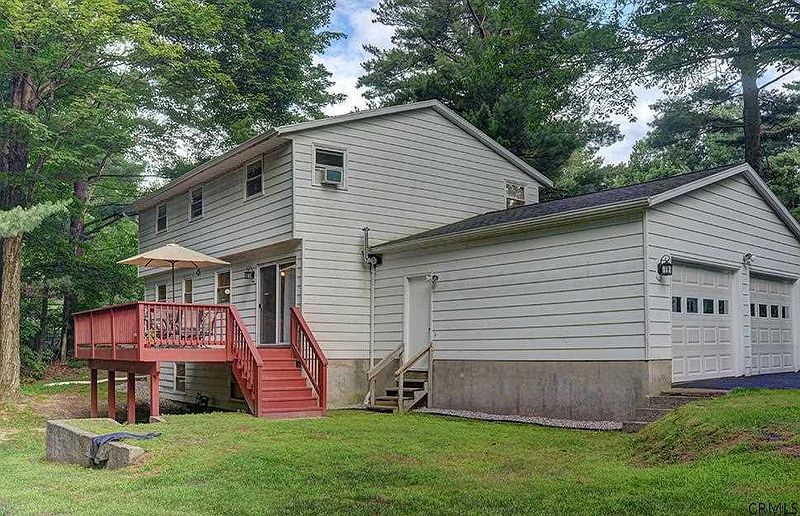 2nd image of 18 MOUNTAIN LAUREL Drive