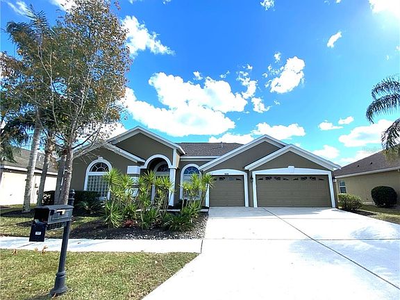 3rd image of 10319 Meadow Crossing Dr