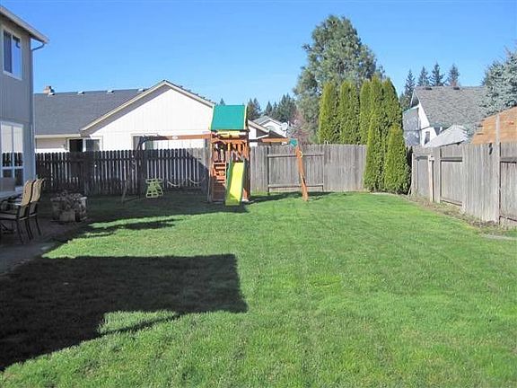 3rd image of 15610 NE Blue Grass Dr