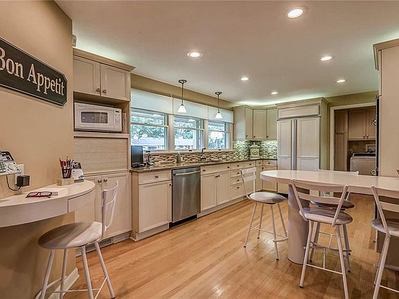 3rd image of 5188 Fairlawn Dr