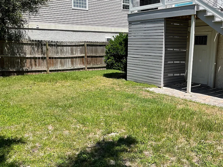 Holly St — Photo 28