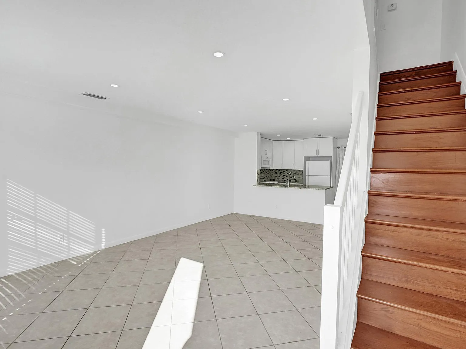 2884 S Cambridge Ln — Photo 4
