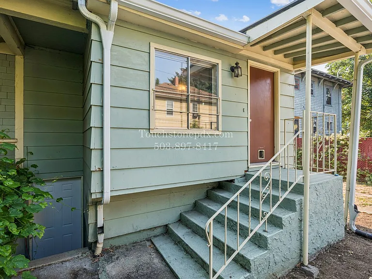 4315-4317 N Gantenbein Ave — Photo 18