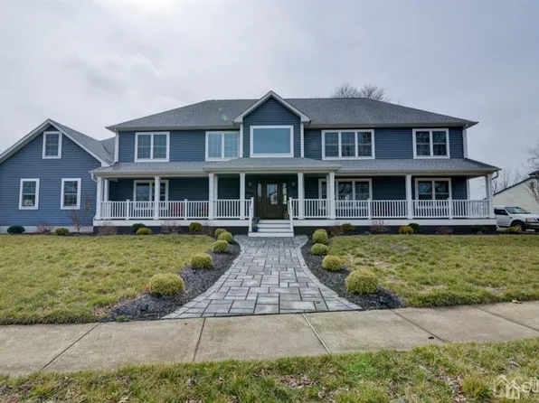 11 Lagoda St, Parlin, NJ 08859
