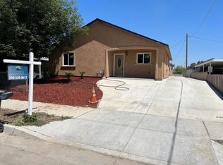 8058 Griggs Rd #A & B, Dinuba, CA 93618