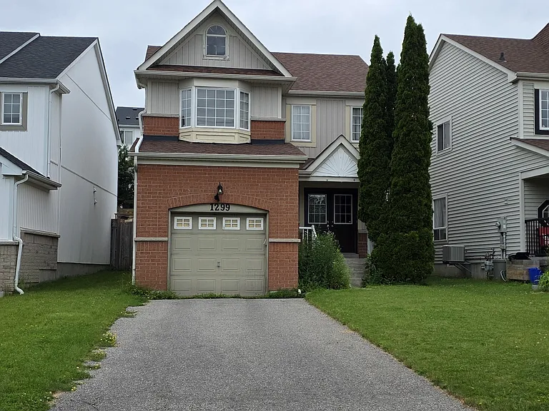 1299 Ashgrove Cres — Photo 1