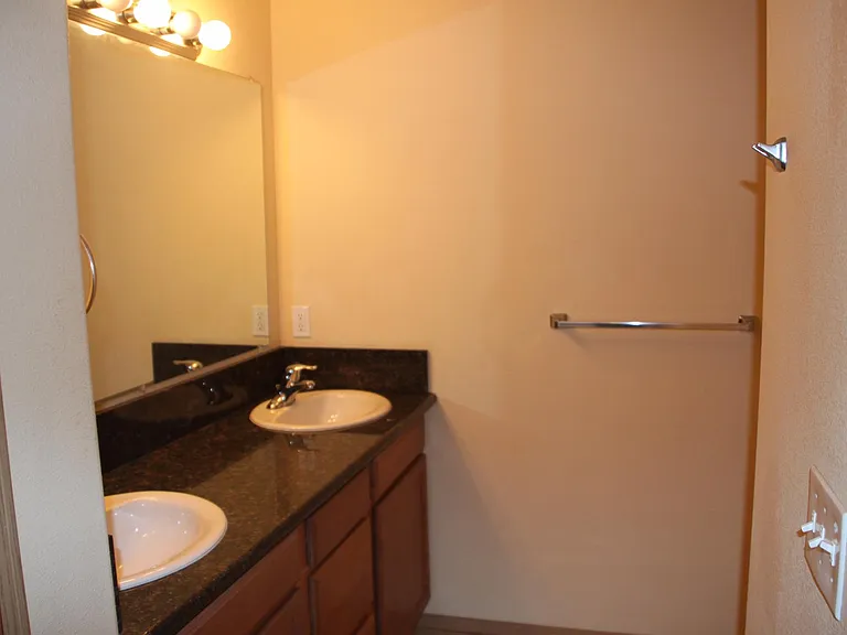 308 S Blake Rd — Photo 13