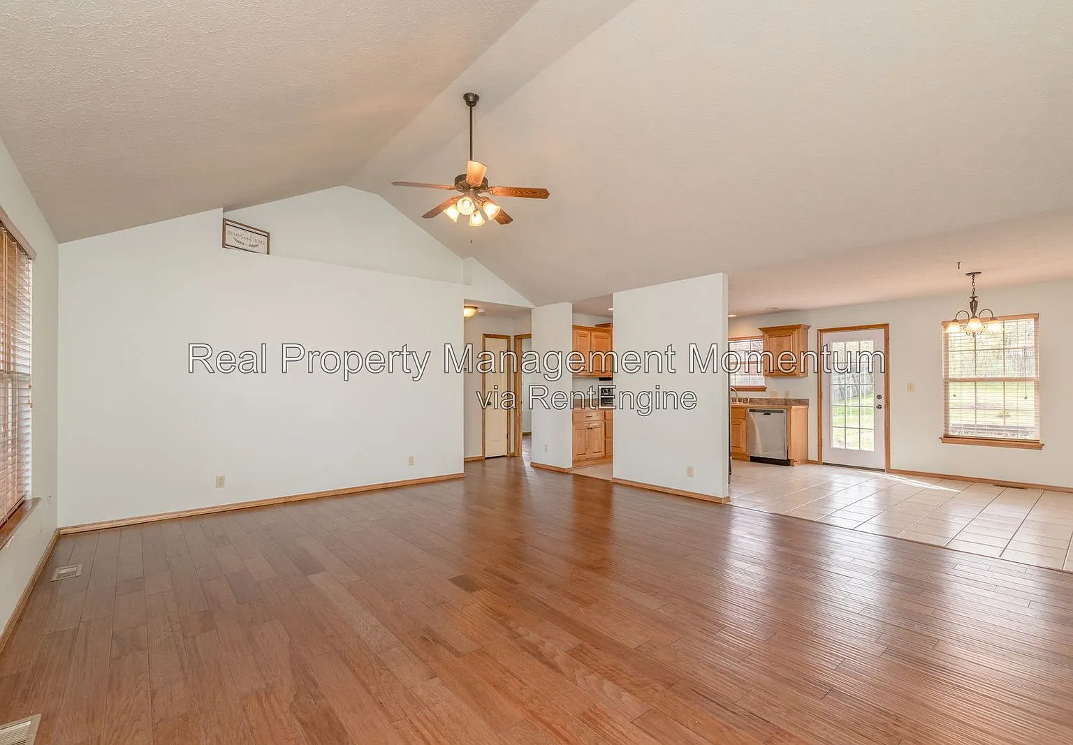 3 bed, 2.0 bath, 1758 sqft, $1,875 — Photo 2