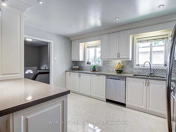 5th image of 169 Edmonton Dr