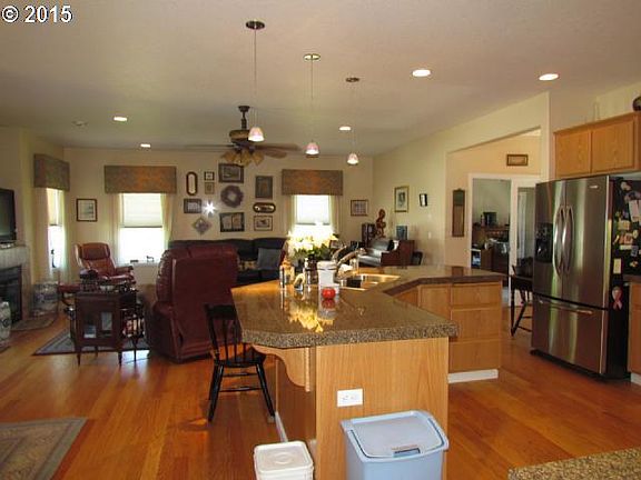 4th image of 902 NW 92nd St