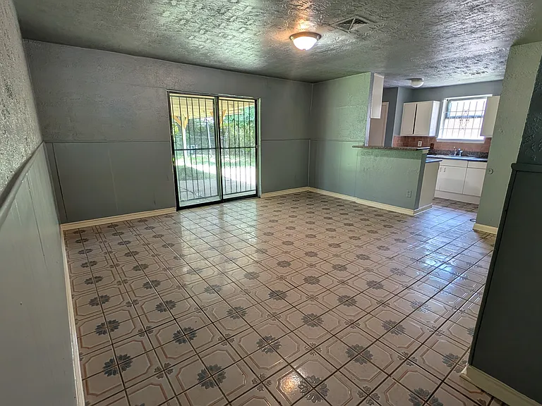 3723 Westhampton Dr — Photo 3