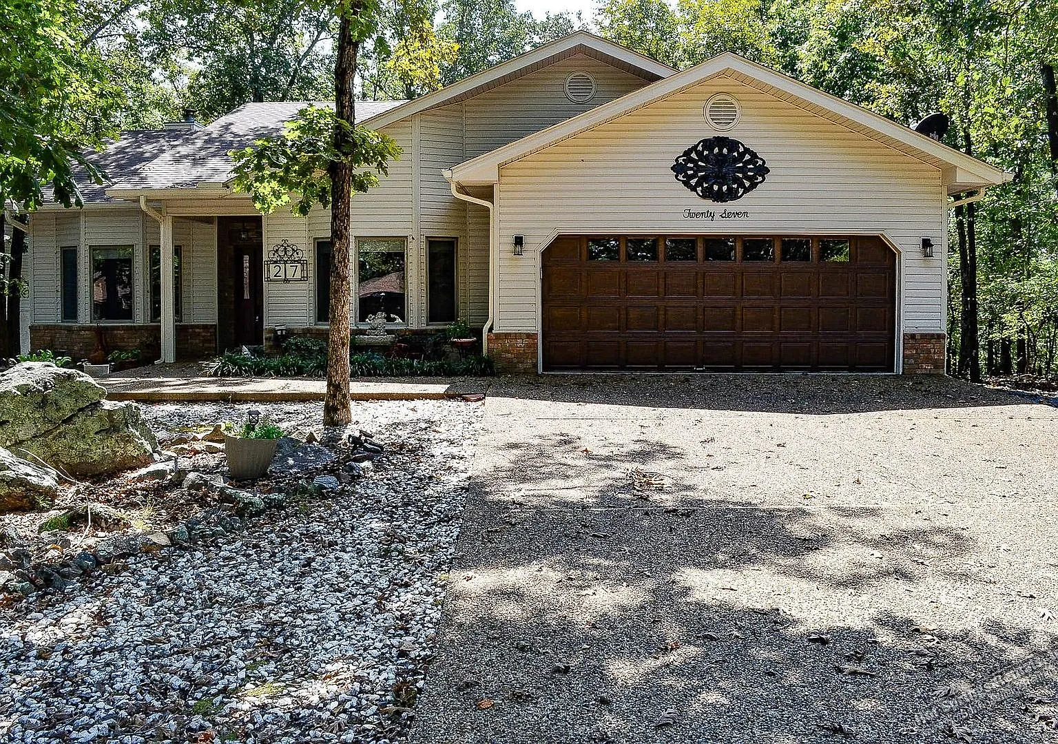 West Gate Area | Home | Unfurnished — Photo 2