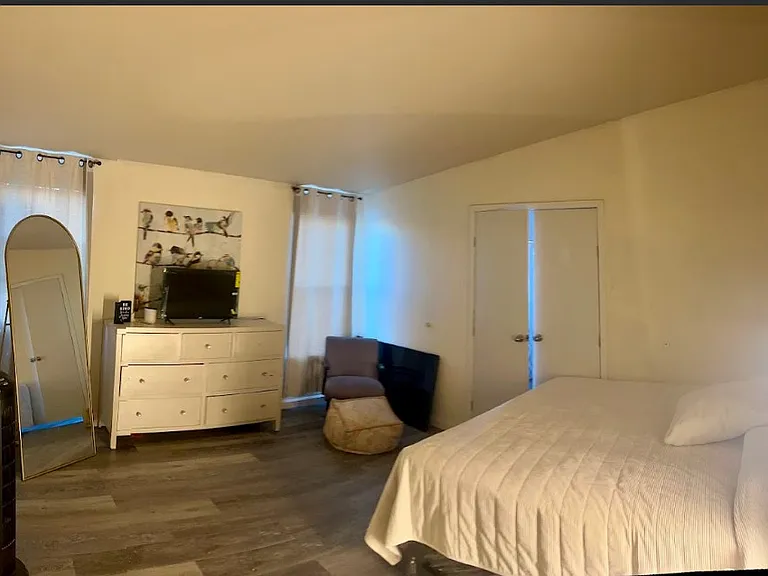 bedroom king size bed