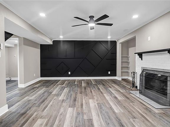 3rd image of 8 Glouchester Cir