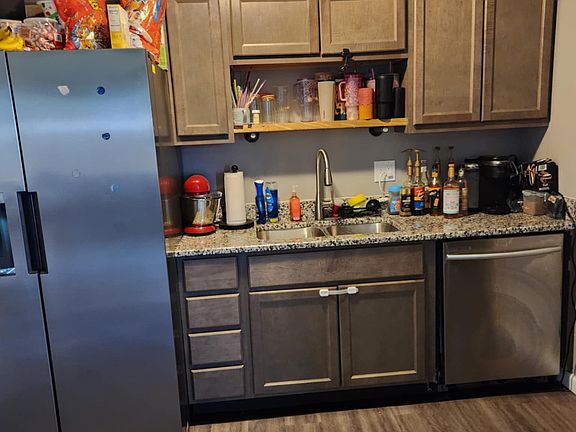 3rd image of 2915 Parsons Ave