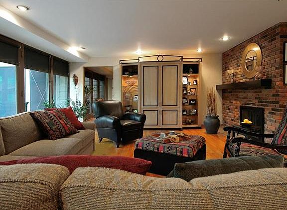 4th image of 933 Mason Wood Dr