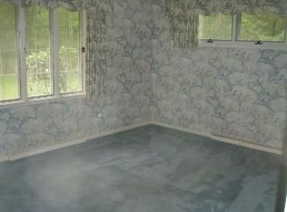 33 Fox Hill Rd, Woodbridge, CT 06525