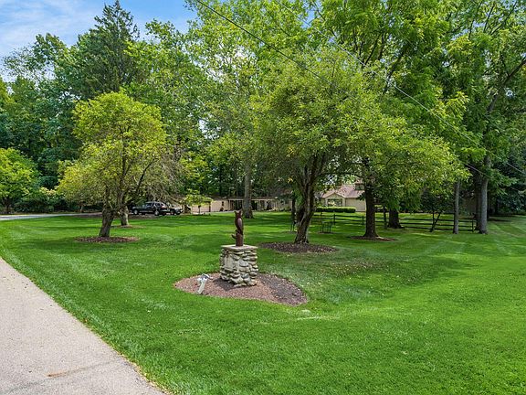 4th image of 9592 Lake Of The Woods Dr