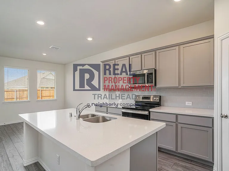 616 Fitzroy Ln — Photo 5