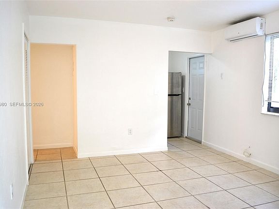 3rd image of 1035 SW 4th St APT 2