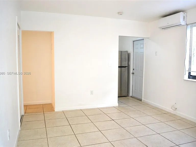 1035 SW 4th St #2 — Photo 3