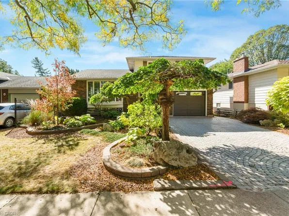 588 Louise Dr, Burlington, ON L7L 2T9